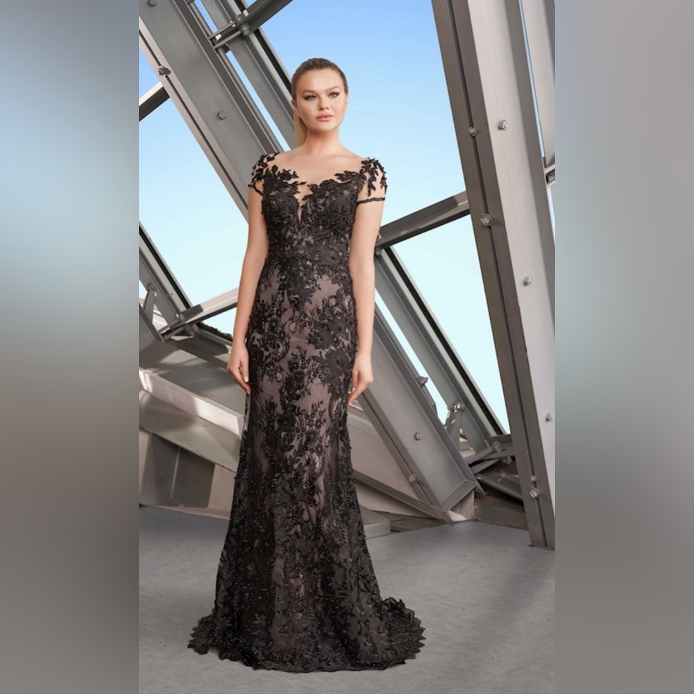 Daymor 1189 Sz 4 NAVY Beaded and Embroidered Lace Dress with Illusion Ro…